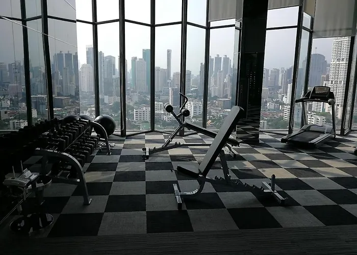 Luxurious Downtown W/train Access *