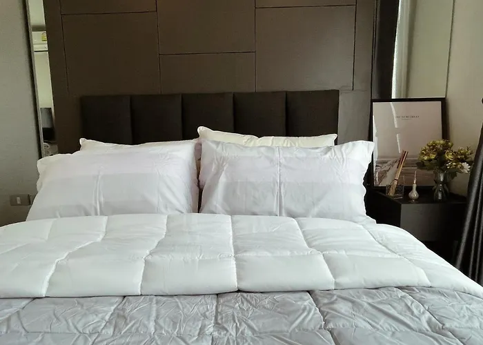 Luxurious Downtown W/train Access * Bangkok