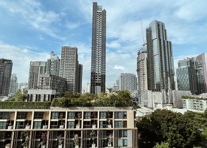 Luxurious Downtown W/train Access * Bangkok