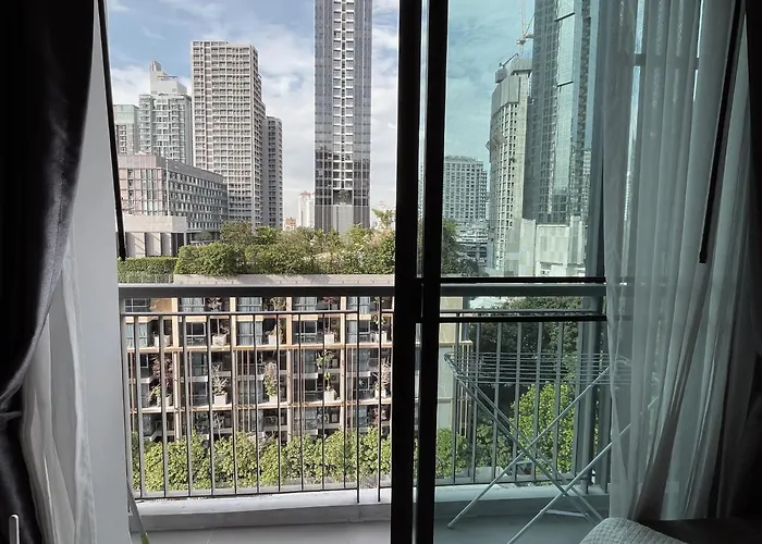 Luxurious Downtown W/train Access * Bangkok